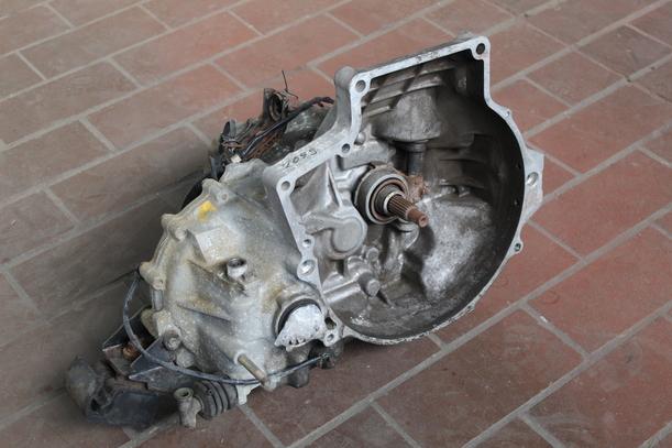 Foto: SCHALTGETRIEBE 5-GANG eines Mazda 323 Kombi GLX