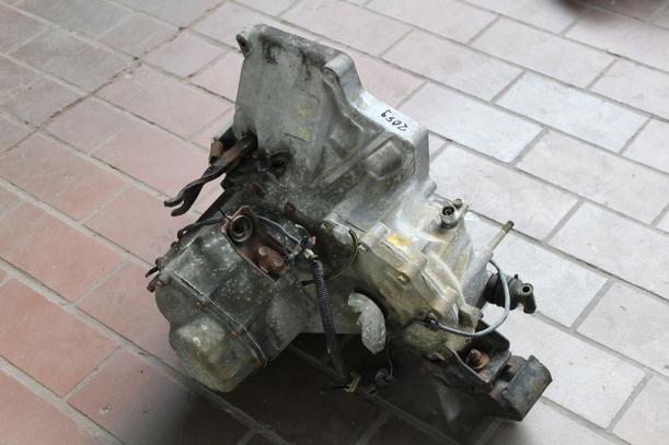 Foto: SCHALTGETRIEBE 5-GANG eines Mazda 323 Kombi GLX