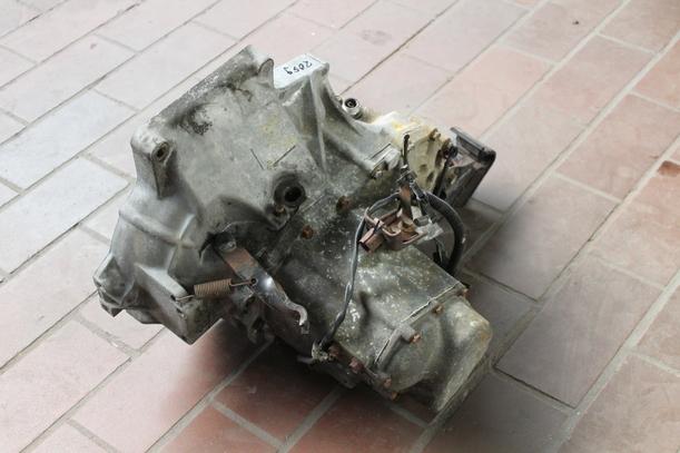 Foto: SCHALTGETRIEBE 5-GANG eines Mazda 323 Kombi GLX