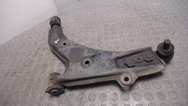 Foto: QUERLENKER VORN LINKS eines Mazda 323 Kombi GLX