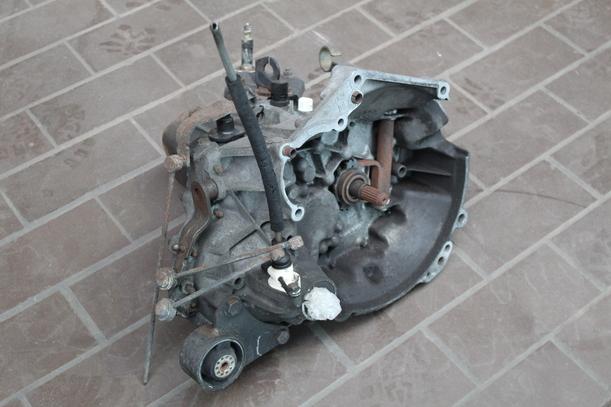 Foto: SCHALTGETRIEBE 5-GANG 20CB56 eines Peugeot 106 XN