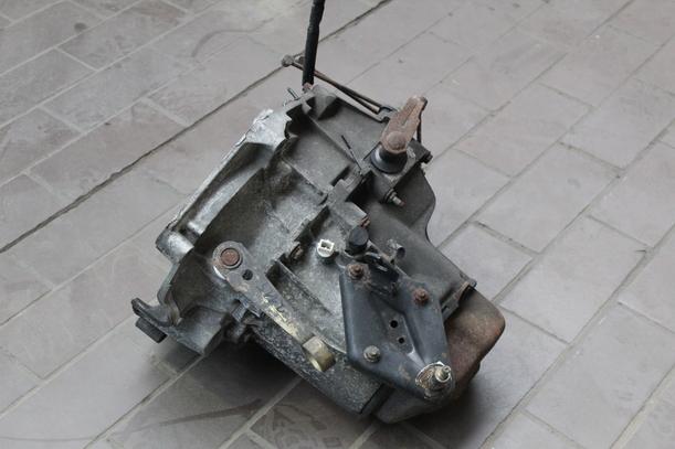 Foto: SCHALTGETRIEBE 5-GANG 20CB56 eines Peugeot 106 XN