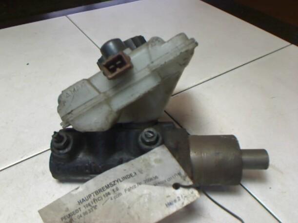 Foto: HAUPTBREMSZYLINDER eines Peugeot 106 XN