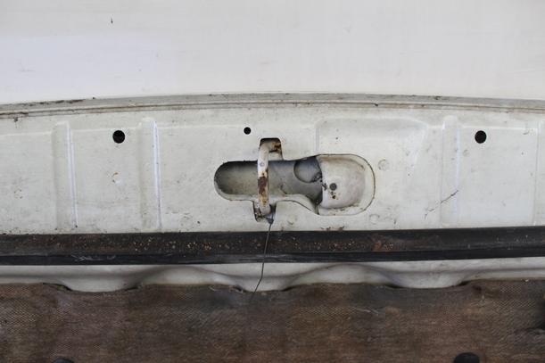 Foto: MOTORHAUBE eines Toyota Starlet 1.0 e