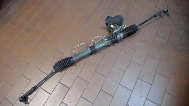 Foto: SERVOLENKUNG eines Nissan Almera 2.0 GTi