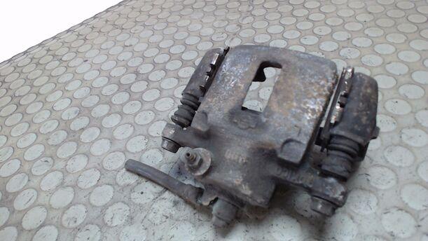 Foto: BREMSSATTEL VORN LINKS eines Nissan Sunny SLX