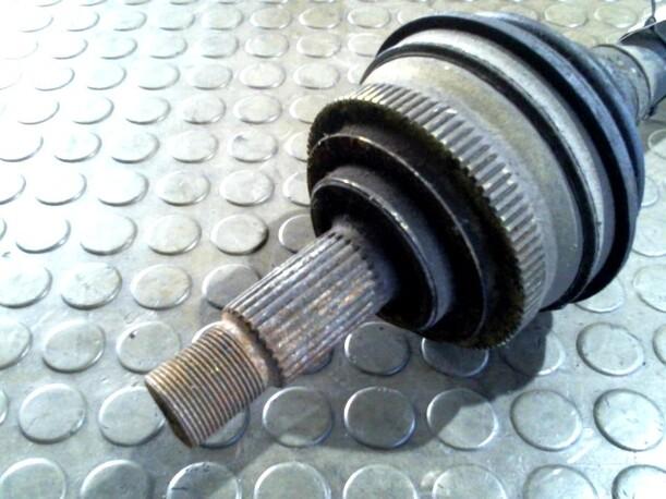 Foto: ANTRIEBSWELLE R eines Alfa Romeo 164 2.0 V6 Turbo