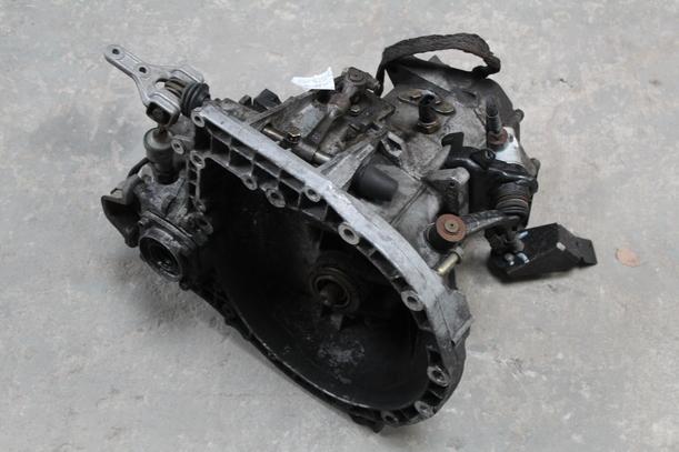 Foto: SCHALTGETRIEBE eines Alfa Romeo 164 2.0 V6 Turbo