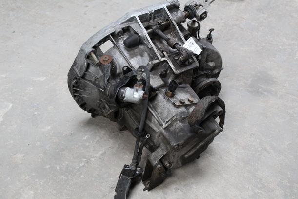 Foto: SCHALTGETRIEBE eines Alfa Romeo 164 2.0 V6 Turbo