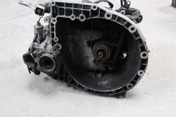 Foto: SCHALTGETRIEBE eines Alfa Romeo 164 2.0 V6 Turbo