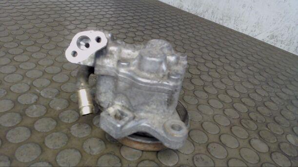 Foto: LENKGETRIEBEPUMPE / SERVOPUMPE eines Honda Civic 1.5i 16V