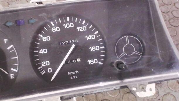 Foto: TACHOEINHEIT eines Toyota Corolla 1.3 XL