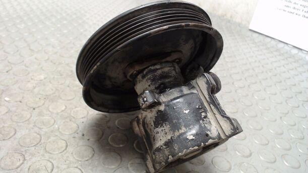 Foto: PUMPE SERVOLENKUNG eines Ford Sierra GL