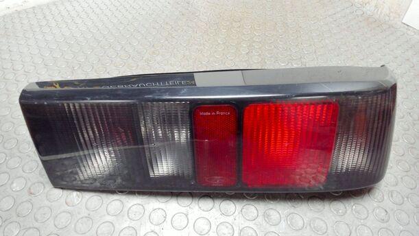 Foto: HECKLEUCHTE / RÜCKLEUCHTE RECHTS ( STUFENHECK ) eines Ford Sierra GL
