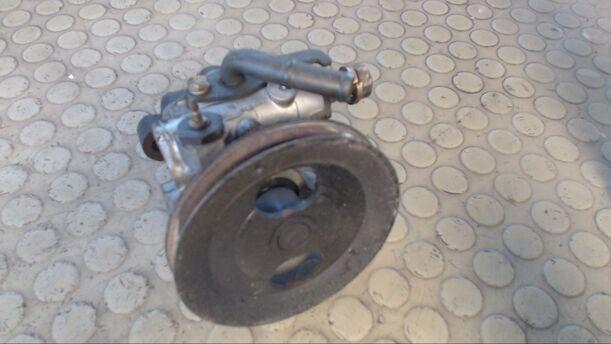 Foto: LENKGETRIEBEPUMPE / SERVOPUMPE eines Mitsubishi Lancer 1500 GLXi