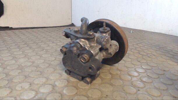 Foto: LENKGETRIEBEPUMPE / SERVOPUMPE eines Mitsubishi Lancer 1500 GLXi
