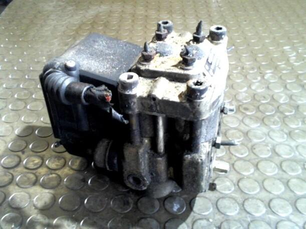 Foto: ABS-BREMSAGGREGAT eines BMW 524td