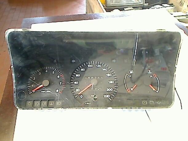 Foto: TACHOEINHEIT eines Volvo 460 GL