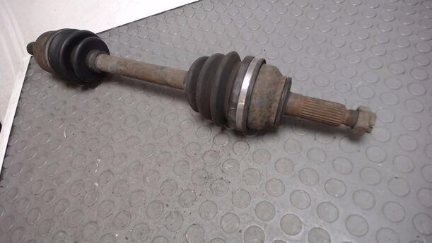 Foto: ANTRIEBSWELLE LINKS eines Mazda 626 LX 1.6