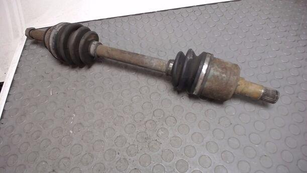 Foto: ANTRIEBSWELLE LINKS eines Mazda 626 LX 1.6