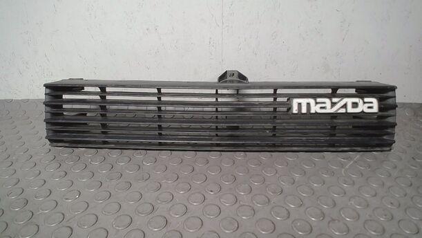 Foto: KÜHLERGRILL eines Mazda 626 LX 1.6