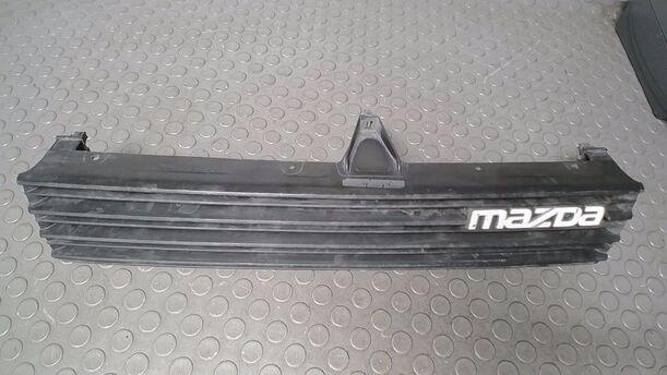 Foto: KÜHLERGRILL eines Mazda 626 LX 1.6