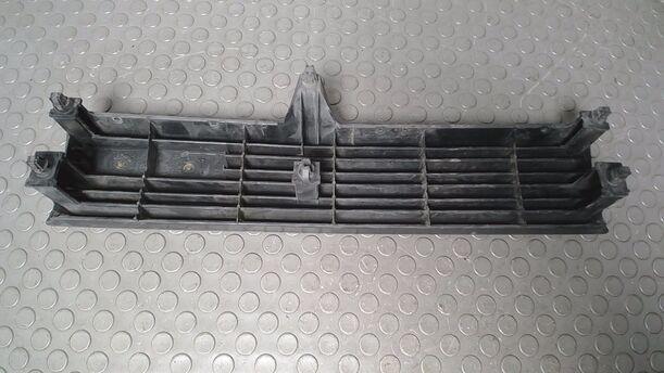 Foto: KÜHLERGRILL eines Mazda 626 LX 1.6