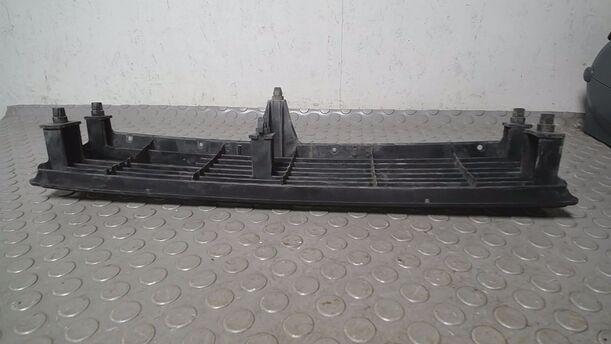 Foto: KÜHLERGRILL eines Mazda 626 LX 1.6