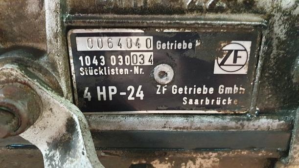 Foto: AUTOMATIK-GETRIEBE eines BMW 750i