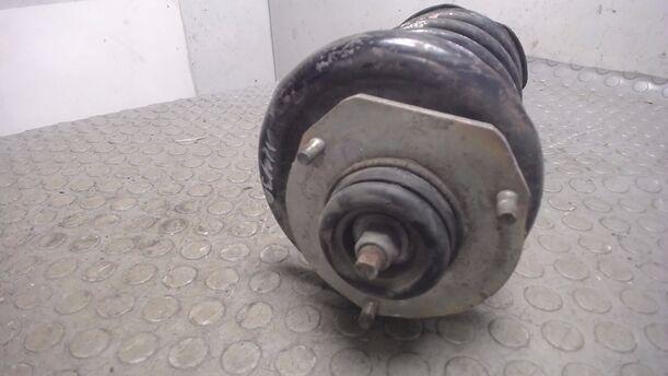 Foto: FEDERBEIN VORN LINKS eines Nissan Sunny Super