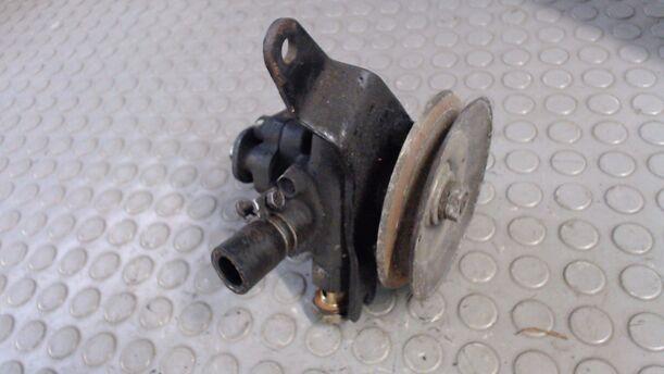 Foto: SERVOPUMPE / LENKGETRIEBEPUMPE eines Nissan Sunny LX