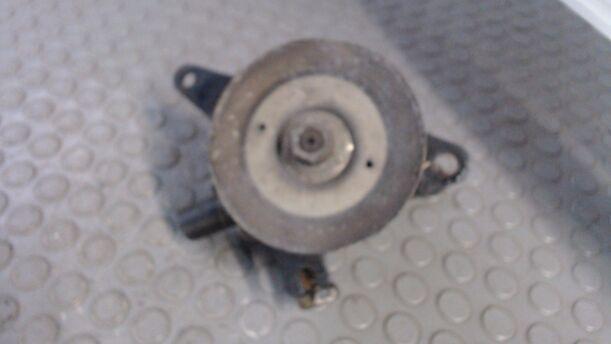 Foto: SERVOPUMPE / LENKGETRIEBEPUMPE eines Nissan Sunny LX