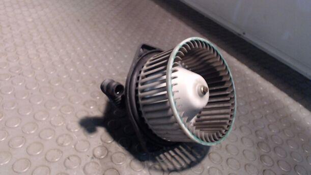 Foto: HEIZUNGSGEBLÄSE eines Nissan Sunny LX