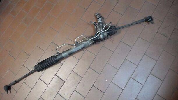 Foto: SERVOLENKUNG eines Nissan Sunny LX