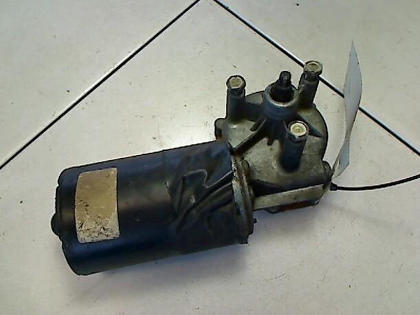 Foto: SCHEIBENWISCHERMOTOR VORN eines Opel Corsa LS