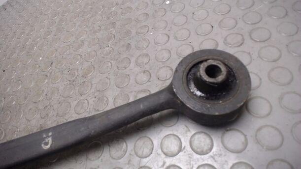Foto: QUERLENKER VORN LINKS eines Audi 100 CS