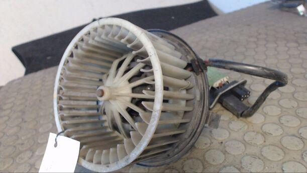 Foto: GEBLÄSEMOTOR eines Audi Coupe 2.3 E