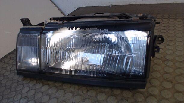 Foto: SCHEINWERFER LINKS eines Nissan Sunny GTI 16V