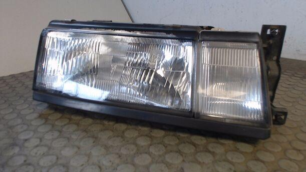 Foto: SCHEINWERFER RECHTS eines Nissan Sunny GTI 16V