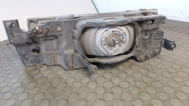 Foto: SCHEINWERFER RECHTS eines Nissan Sunny GTI 16V