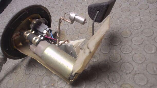 Foto: KRAFTSTOFFPUMPE eines Toyota Corolla 1.4 XLi