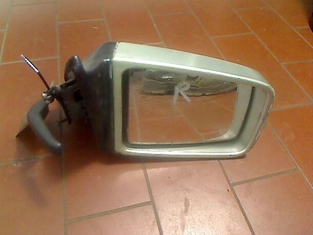 Foto: AUSSENSPIEGEL RECHTS MECH. INNENVERSTELLB. eines Opel Kadett E Caravan Club