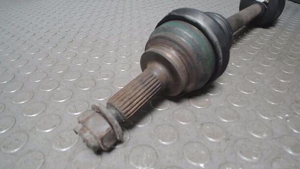 Foto: ANTRIEBSWELLE VORN LINKS eines Mazda 323 1.3 LX