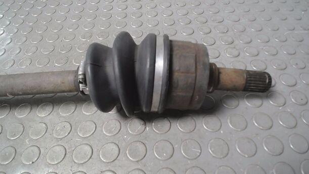 Foto: ANTRIEBSWELLE VORN LINKS eines Mazda 323 1.3 LX