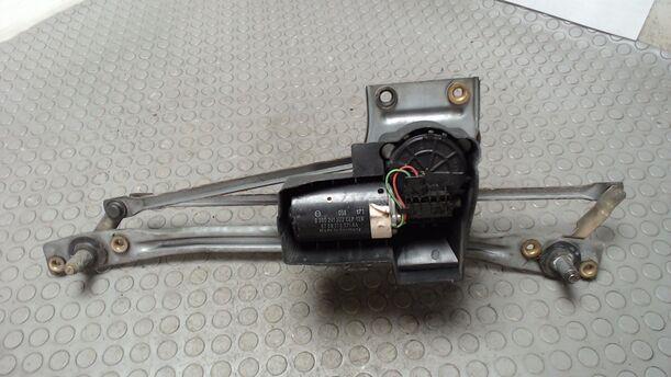 Foto: SCHEIBENWISCHERMOTOR VORN eines Ford Sierra Turnier CLX (LX)