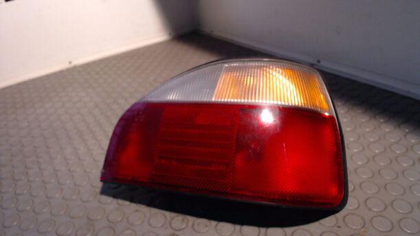 Foto: HECKLEUCHTE / RÜCKLEUCHTE RECHTS eines Nissan Sunny SLX