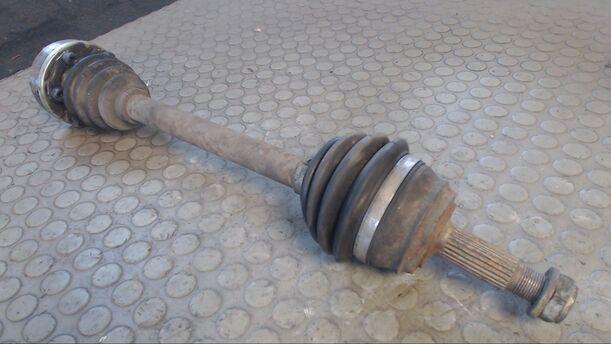 Foto: ANTRIEBSWELLE LINKS eines VW Jetta (C)
