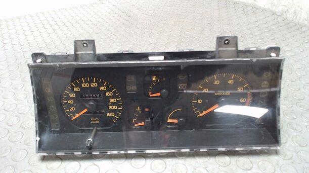Foto: TACHOEINHEIT / KOMBIINSTRUMENT eines Renault R 21 Nevada GTS