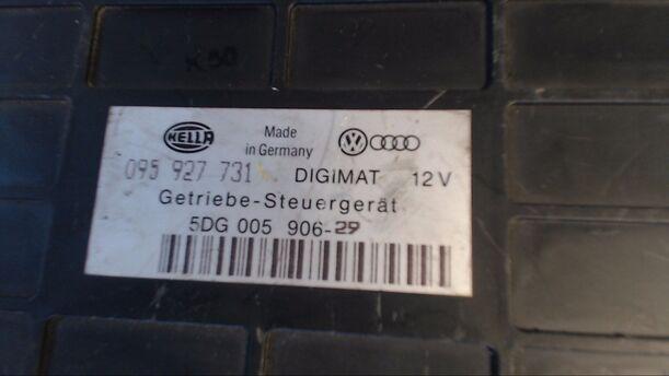 Foto: STEUERGERÄT AUTOMATIKGETRIEBE eines VW Passat Variant 2.0 CL