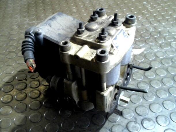 Foto: ABS-BREMSAGGREGAT eines BMW 520i 24V